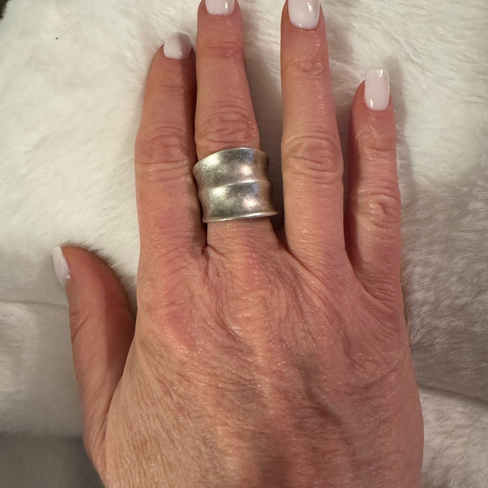 Elegant Silver Band Ring